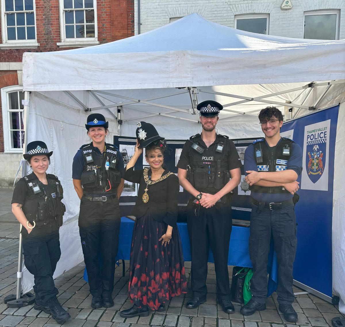 TVP_Bucks's tweet image. 🌆 Wycombe Celebrates 🌆

The #HighWycombe team were out &amp;amp; about at the Wycombe Celebrates culture &amp;amp; heritage festival yesterday 👮

We showcased our local policing history with old photos &amp;amp; gave people the chance to dress up in period police uniform 🕵🏻‍♂️

Great day had by all