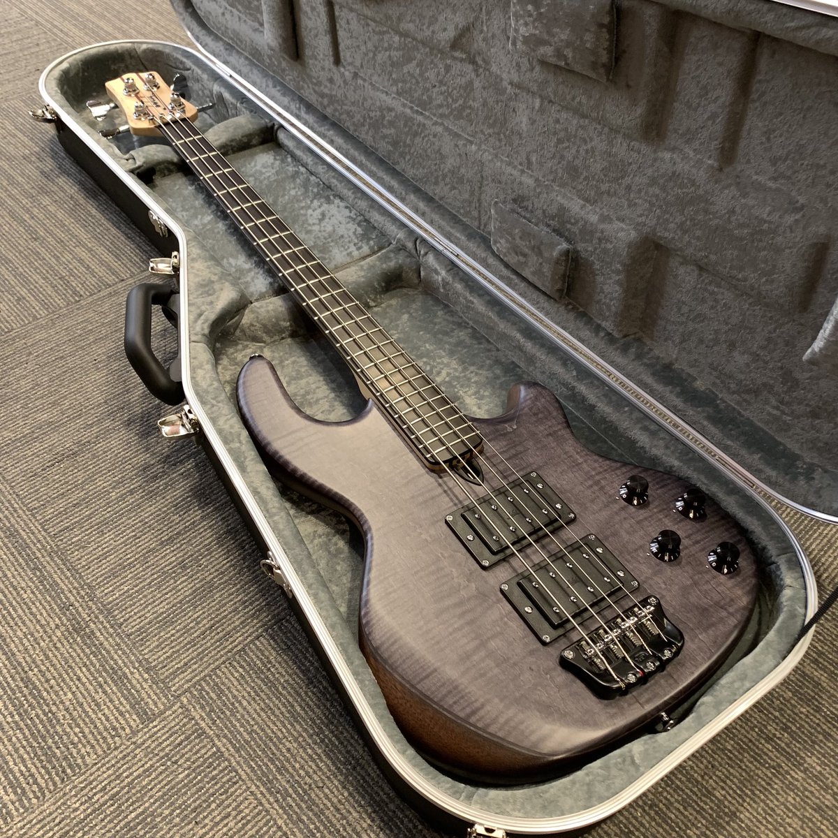 bass_collection's tweet photo. 約2年ぶりにウォルの新品が入荷！！！

Wal Mk2 4st (Nightshade Satin)

おそらく世界でもここだけかと思いますので、お見逃しなく。

#walbass https://t.co/4Ec0EG7D9E