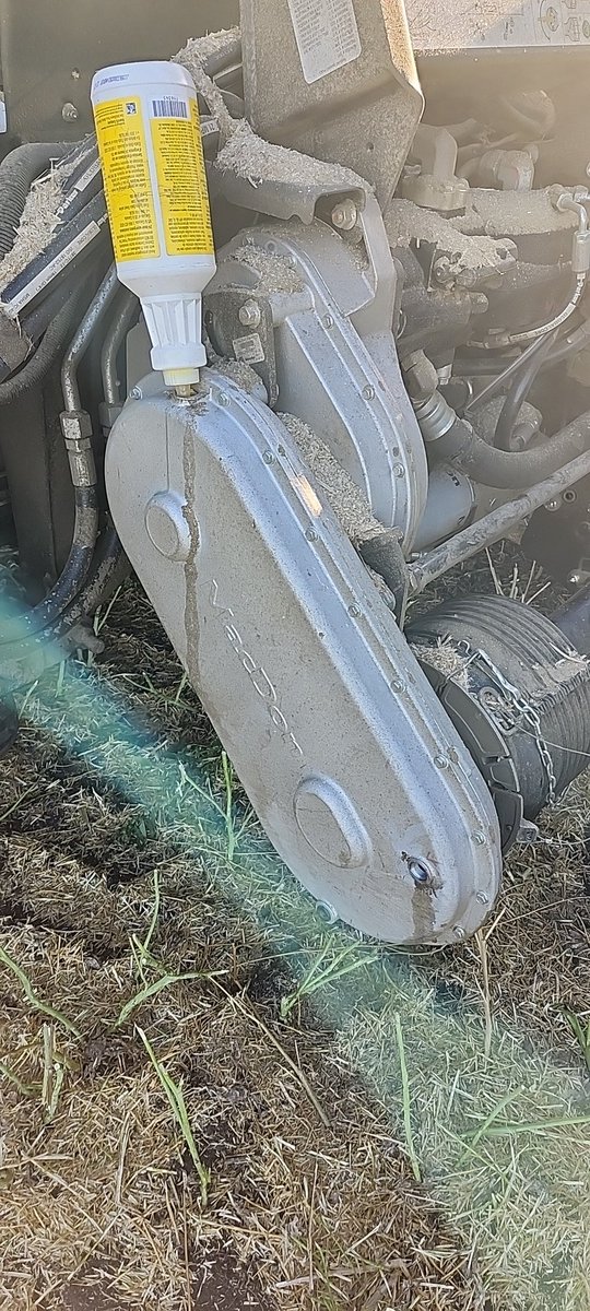 Amount you pay for headers and still using over 1L oil everyday.... apparently seals are hard to get ... wonder if I'll get refunded for $20 oil everyday  #macdon