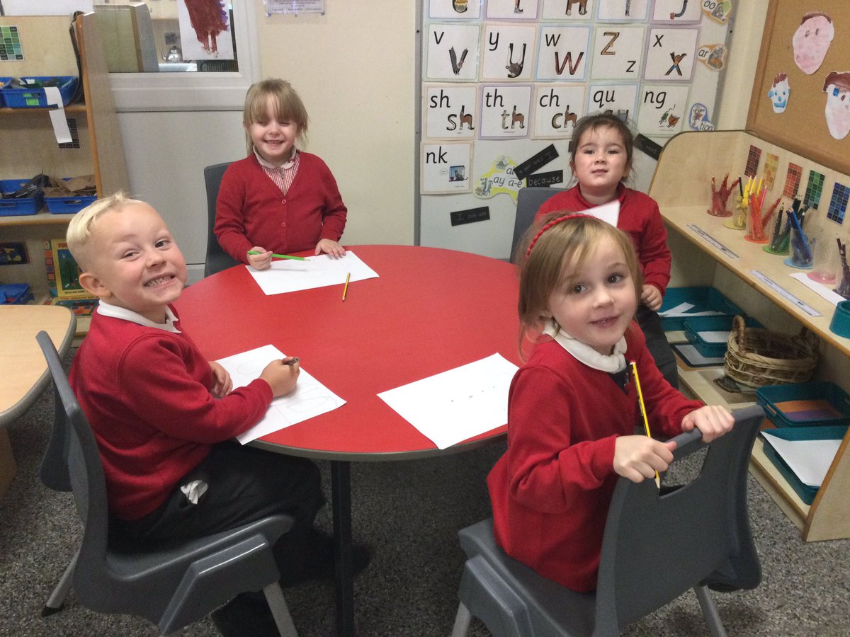 WMPrimaryF2's tweet image. Fun in F2 in our first drawing club. #Amazing #CodeFun