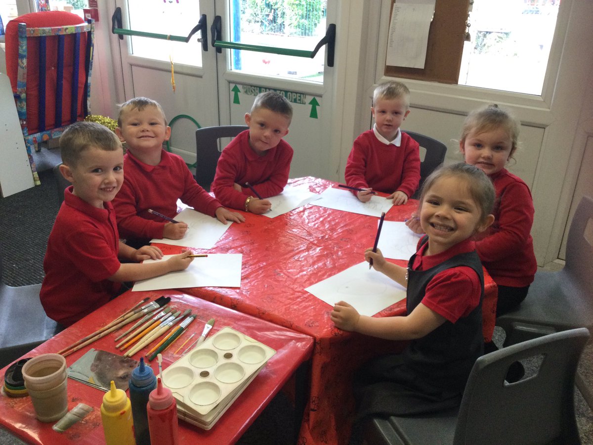 WMPrimaryF2's tweet image. Fun in F2 in our first drawing club. #Amazing #CodeFun