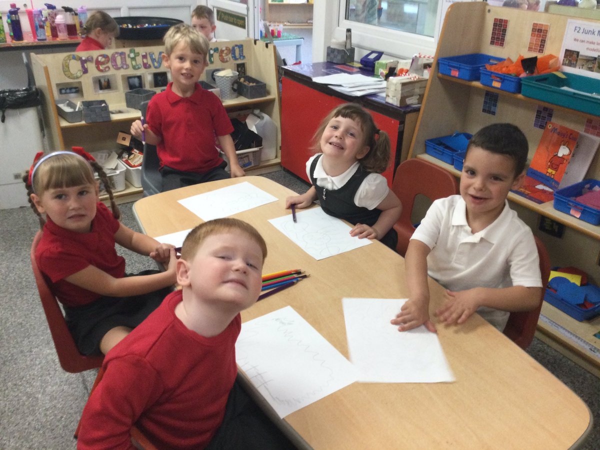 WMPrimaryF2's tweet image. Fun in F2 in our first drawing club. #Amazing #CodeFun