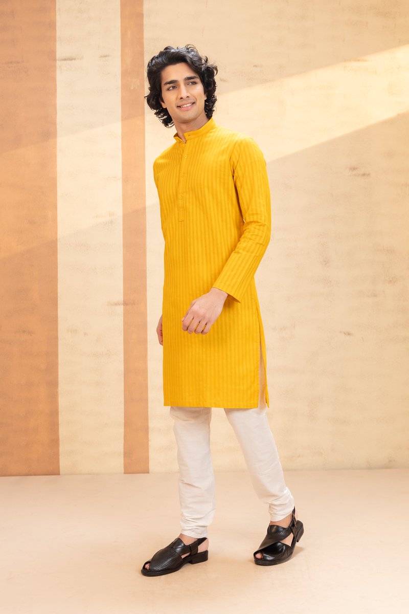 TSwayamvar's tweet photo. Embrace the timeless attraction of simplicity with The Swayamvar’s collection of kurtas.

Now available at our 85 stores all over India.

#theswayamvarofficial #ethniwear #kurtapajama #weddingcollection #weddinginspiration  #mensfashion #mensethnicwear #groominspiration https://t.co/D9Vwi1zbho