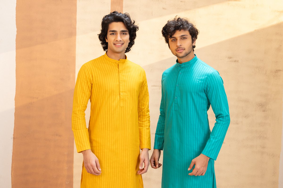 TSwayamvar's tweet photo. Embrace the timeless attraction of simplicity with The Swayamvar’s collection of kurtas.

Now available at our 85 stores all over India.

#theswayamvarofficial #ethniwear #kurtapajama #weddingcollection #weddinginspiration  #mensfashion #mensethnicwear #groominspiration https://t.co/D9Vwi1zbho