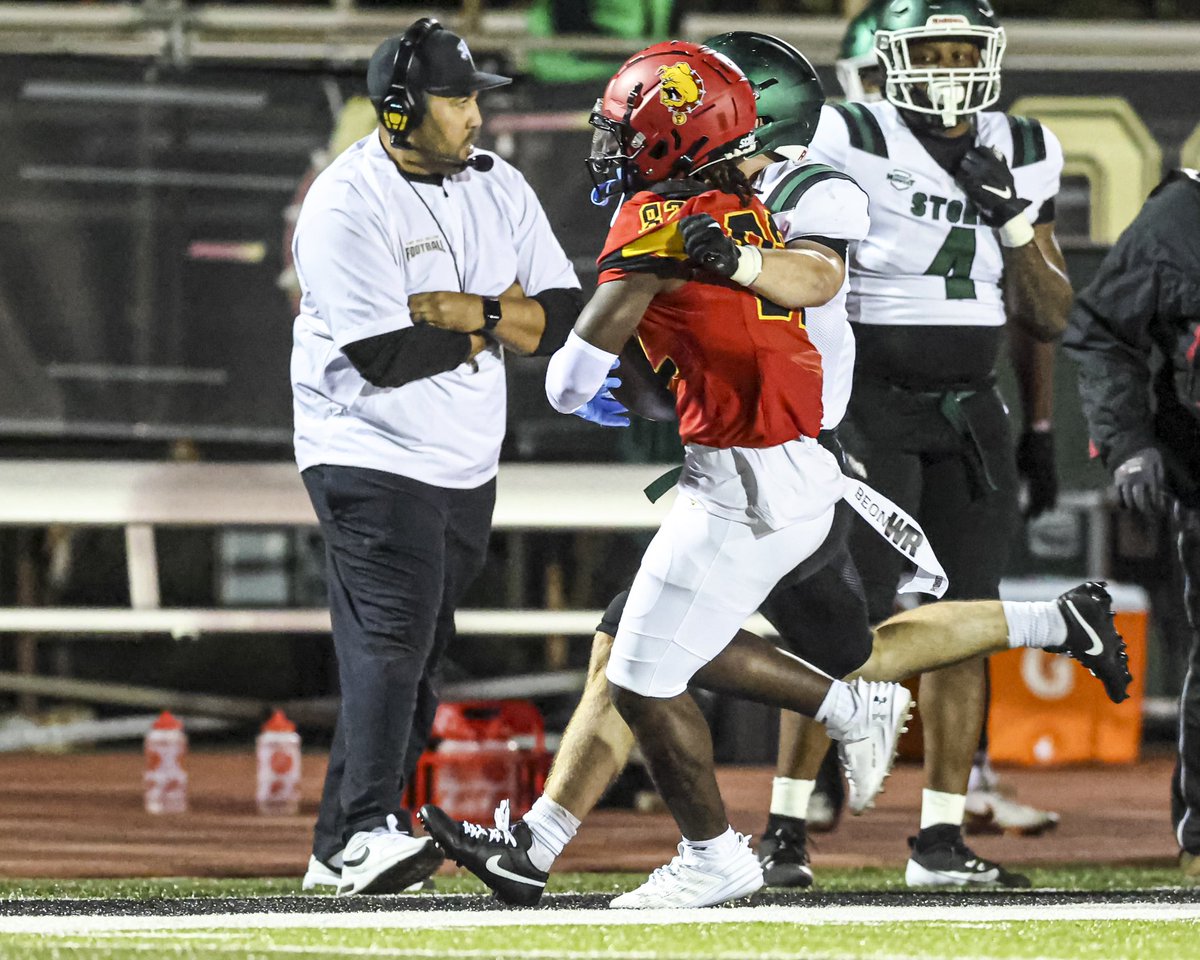 First college game in the books🕴🏾<a href="/CoachBjSimes/">Coach Bj</a> <a href="/FerrisFootball/">Ferris St. Football</a>