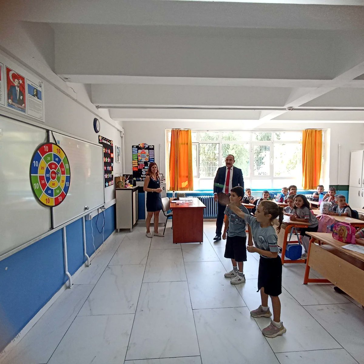 bornovamem's tweet photo. 2024-2025 eğitim-öğretim yılının başlangıcı münasebetiyle İlçe Milli Eğitim Müdürümüz Sayın Mustafa İslamoğlu, Fatih Sultan Mehmet İlkokulunu ziyaret ederek, yeni eğitim yılının başarılarla dolu geçmesi temennisinde bulundu.

@tcmeb
@izmirvaliligi
@izmir_ilmem
@yahsiomer https://t.co/nlqKvwY57c