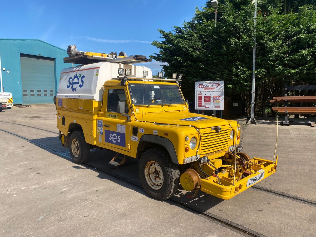 EPIndustriesUK's tweet image. @SpecEngServs On Track Land Rover Defender - signed off to @RISQS issue 7.1 ✅
#RailPlant #roadrailequipment #ontrackplant #RRV #SafetyFirst