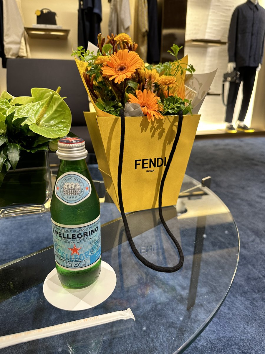 もう夏が終わりますね🌻
夜涼しい。ドライブ行きたい😇
#FENDI