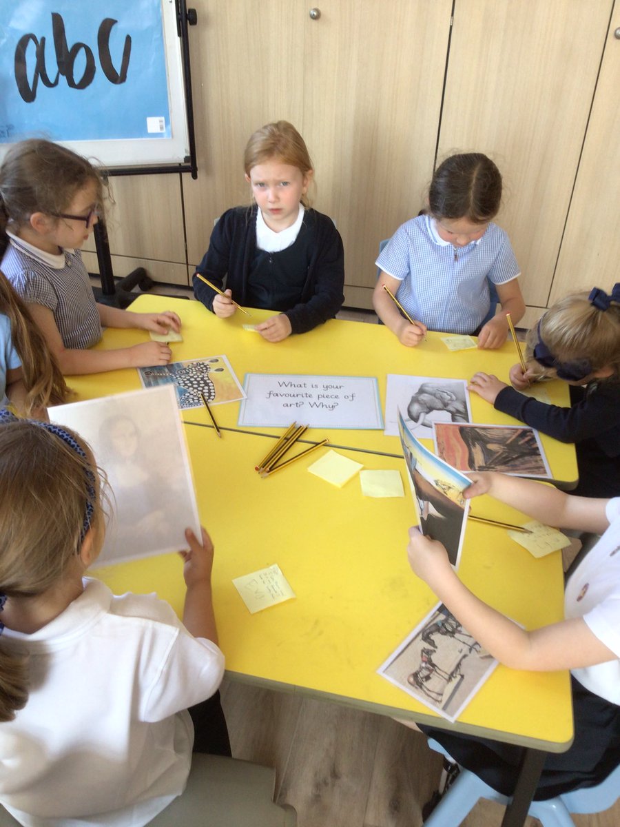 Y1BlueClass's tweet image. Blue Class had a lovely time visiting our Beighton art gallery! 🎨🎭🖼️