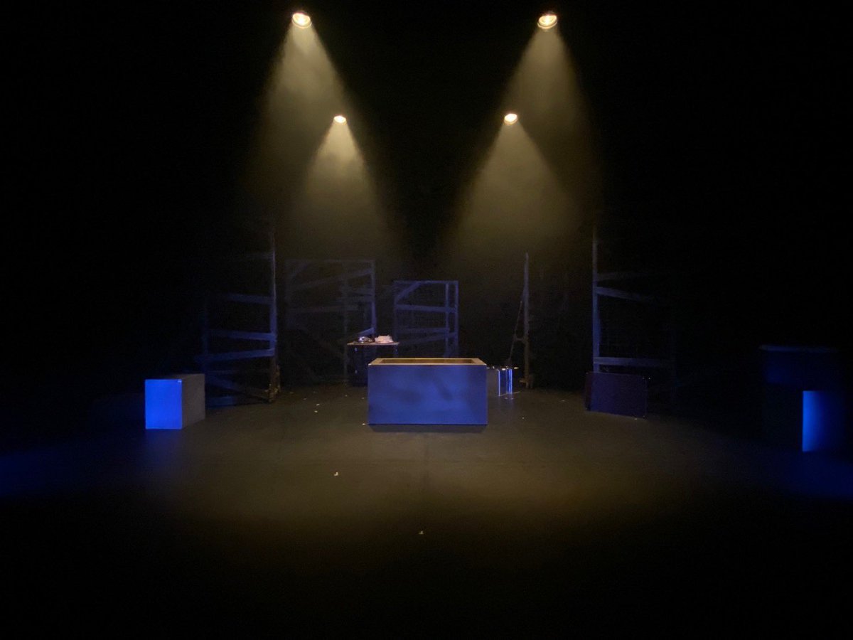 ノラ『来来来来来』
終演しました！
無事に走り抜けられた安心感と、自分の未熟さと、頑張りと、全部含めて良かったなと思います。
素敵な俳優さん方と出会えたことが、心から嬉しかったです。
自分の成長につながるよう、考えつづけて創作を行って参ります🦭