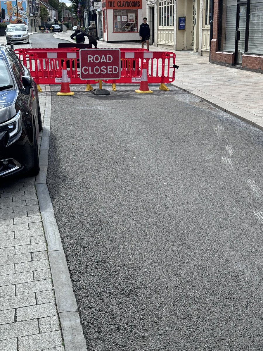 Pickworth_Furn's tweet photo. @stwater @NationalHways @LeicsCountyHall 
Wards End Loughbough closed again no notification from st and no work being carried out. https://t.co/wfBtMzrIuQ
