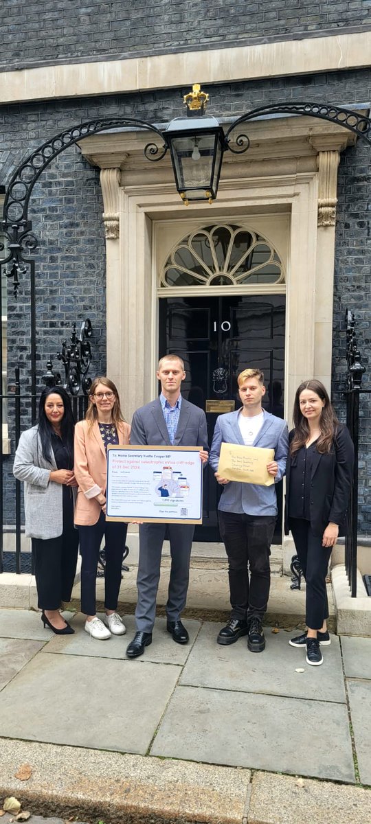 Today we delivered our petition to Downing Street, asking the government to protect against the catastrophic eVisa cliff-edge of 31 December 2024. 

The Home Office must put a safety net in place urgently.

you.38degrees.org.uk/petitions/prot…