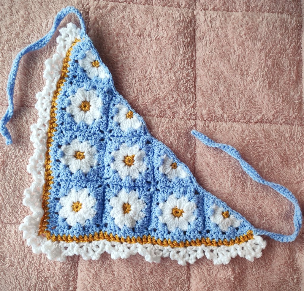 🌼Daisy style #crochet bandana 🌼  pattern is by @ /poetica.knitting on Instagram
