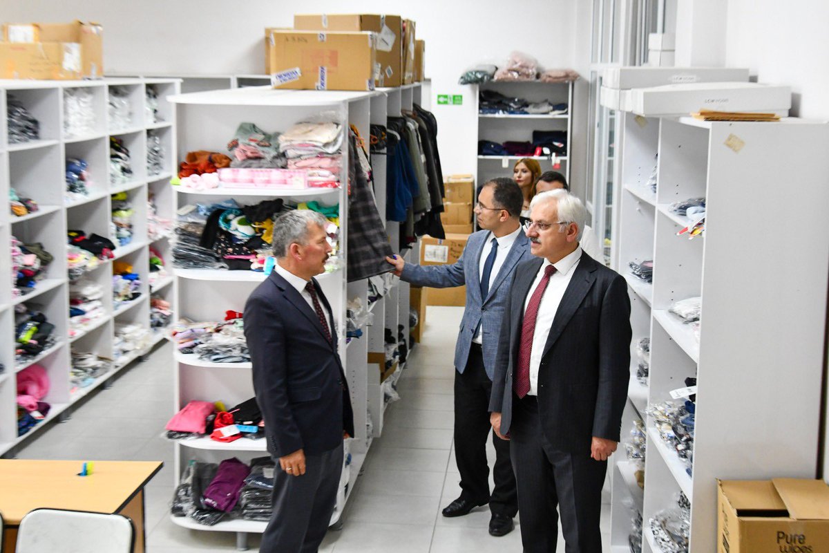 SAYIN VALİMİZ, KURUM DENETİMLERİNE DEVAM EDİYOR

Valimiz Sayın @Erkan_Kilic14, kurum denetimleri kapsamında Bolu Sosyal Yardımlaşma ve Dayanışma Vakfını (SYDV) ziyaret etti.

Valimiz Sayın Erkan Kılıç, Bolu Sosyal Yardımlaşma ve Dayanışma Vakfı yetkililerinden Vakfın gelirleri ve