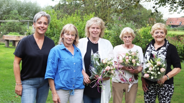 Nierstichting zet Almense dames na 125 jaar collecteren in het zonnetje -  berkelbode.nl/l/495150