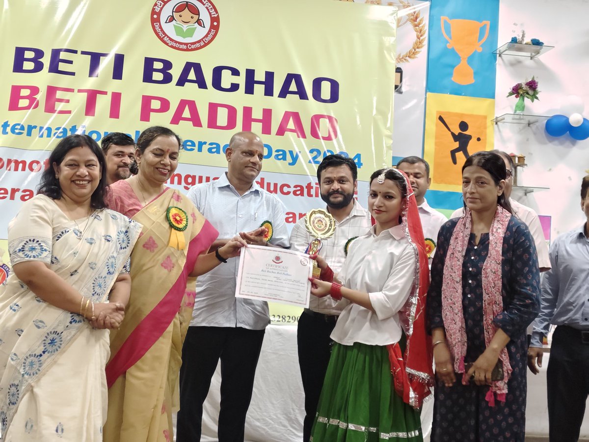 RoadHos's tweet photo. Today in a program of “Beti Bacho Betti Padhao” in SV Rana Partap School of Zone 28 a student Sheela of class Xl of #GGSSS East Park Road 2128025 got 2nd position in District in Multilingual Poster Making competition and awarded with Trophy and Certificate by DM Central. https://t.co/gou2lzCkym