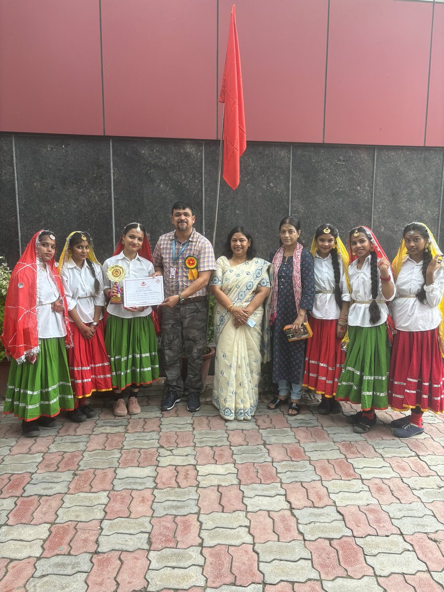 RoadHos's tweet photo. Today in a program of “Beti Bacho Betti Padhao” in SV Rana Partap School of Zone 28 a student Sheela of class Xl of #GGSSS East Park Road 2128025 got 2nd position in District in Multilingual Poster Making competition and awarded with Trophy and Certificate by DM Central. https://t.co/gou2lzCkym