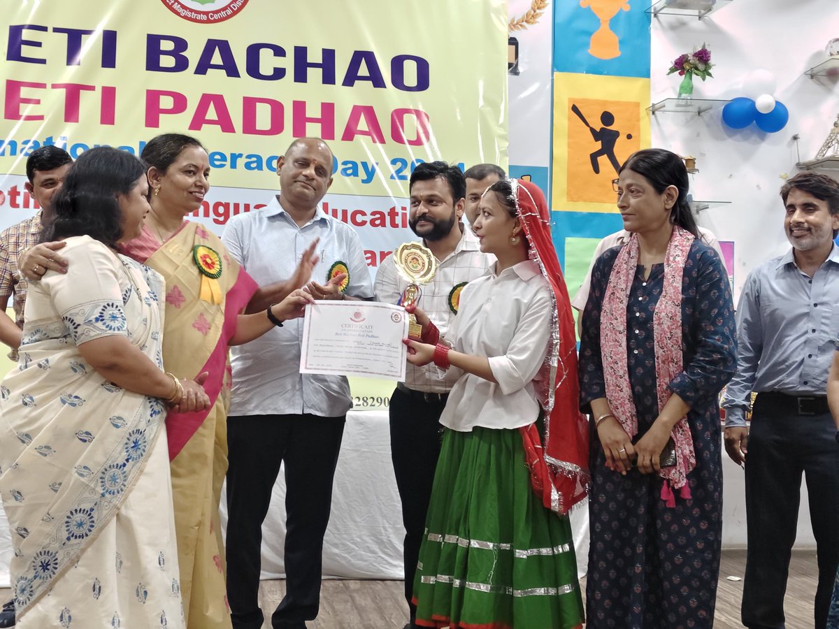 RoadHos's tweet photo. Today in a program of “Beti Bacho Betti Padhao” in SV Rana Partap School of Zone 28 a student Sheela of class Xl of #GGSSS East Park Road 2128025 got 2nd position in District in Multilingual Poster Making competition and awarded with Trophy and Certificate by DM Central. https://t.co/gou2lzCkym