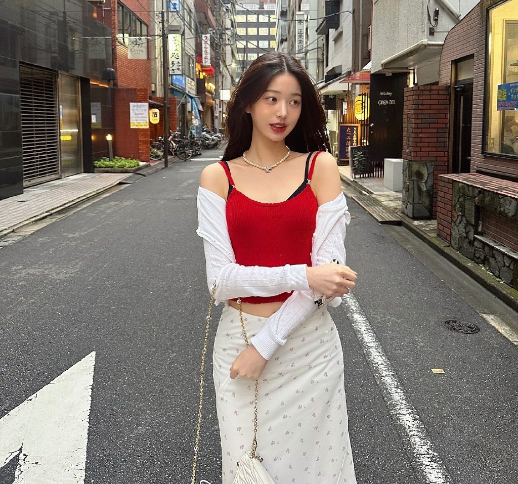 wonyoungcentre's tweet photo. omg the bag wonyoung posted on her ig yesterday is sold out everywhere https://t.co/hOpm3DCcbV