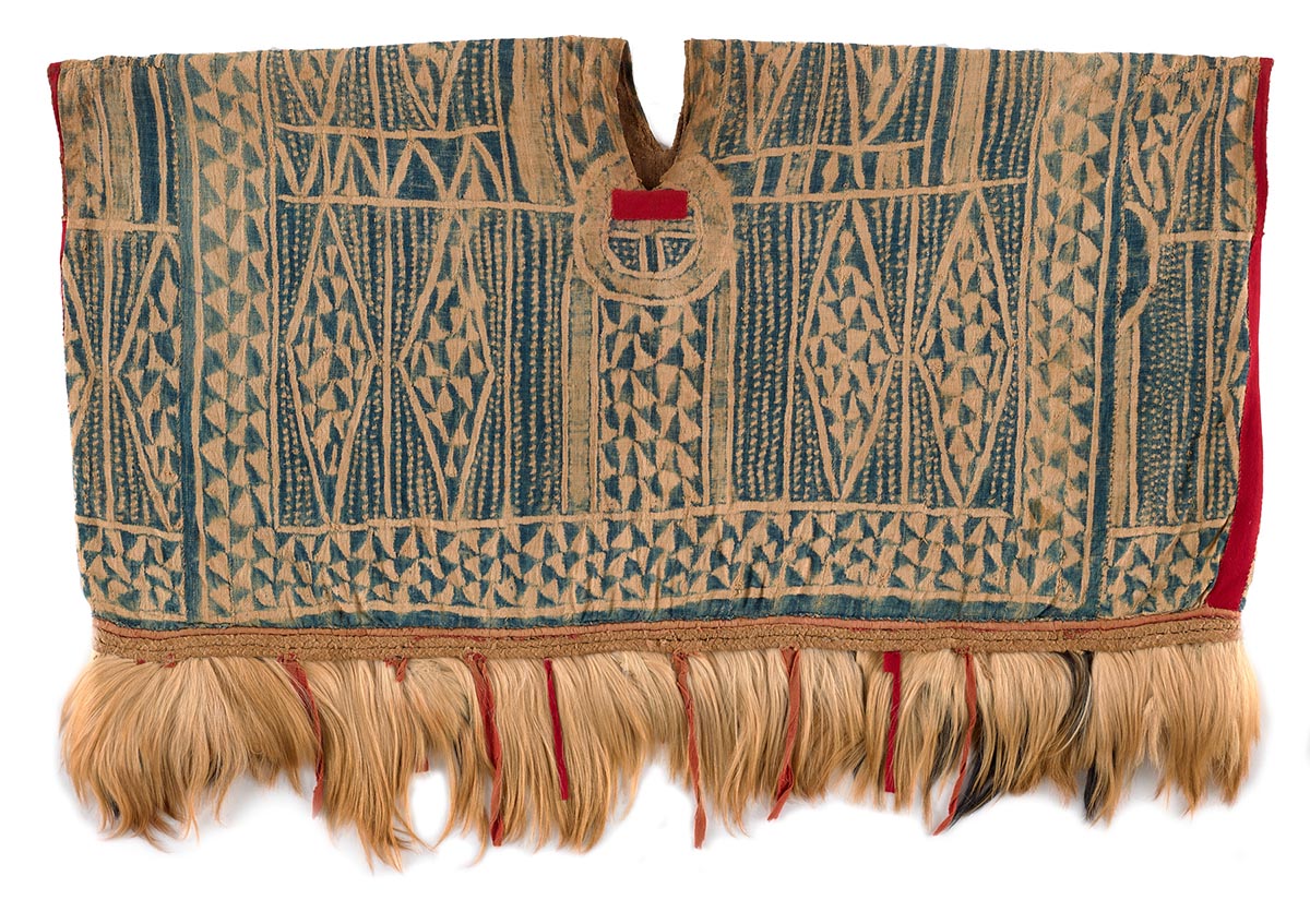 Today's #MondayMotivation takes us to Cameroon. This tunic was likely worn by a high-ranking Banum official. Indigo-dyed cloths are worn by rulers and their close associates on special occasions, and are displayed in royal spaces.