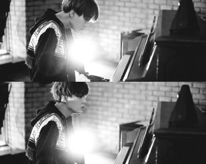 jinypower1005's tweet photo. SUGAのFirst Love 8周年、おめでとうー!🎹
First Loveを初めて聴いた時、ぼろぼろ泣いてしまった事を未だに覚えてるよ…
この頃のユンギの曲達は…私を何度も何度も救ってくれた。
ユンギや、ありがとうー!
#8YearsWithFirstLove
#AgustD #SUGA #슈가_FirstLove https://t.co/kQAxI23RYy
