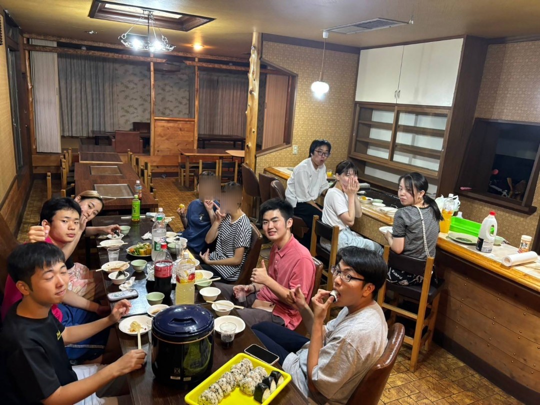 ynushorinji24's tweet photo. こんばんは、横浜国立大学少林寺拳法部です。先日8月30日〜9月2日に山梨県での夏合宿のご報告です!
合宿では通常修練の他、新人大会に向けた練習も行いました!
台風に見舞われながらも実施できてよかったです、
最後の写真、富士山きれいですよね☺️ https://t.co/njQuIpx6RR