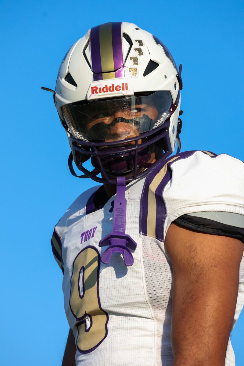 ItzMeeUNKWN's tweet photo. Top pictures from @TBHS_Football Game at O’Fallon (IL) https://t.co/vuw1HpDmwE
