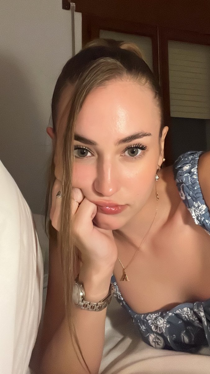 hoy esta tia va a hacer directo sobre las 6