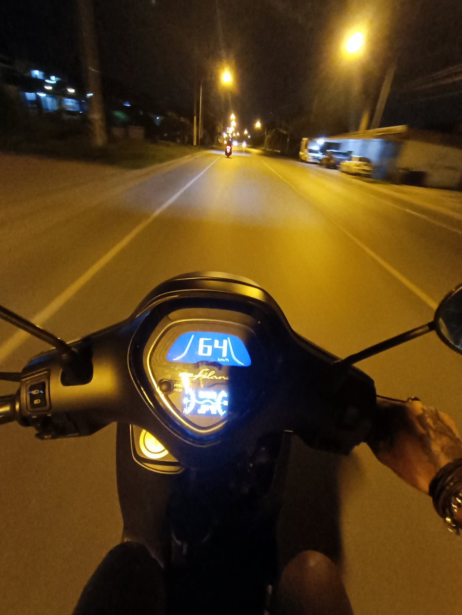 N_ampon19's tweet photo. ได้เวลาของอัศวิน😅🎧
#มหาชัย #สมุทรสาคร https://t.co/MMII7aIvFL