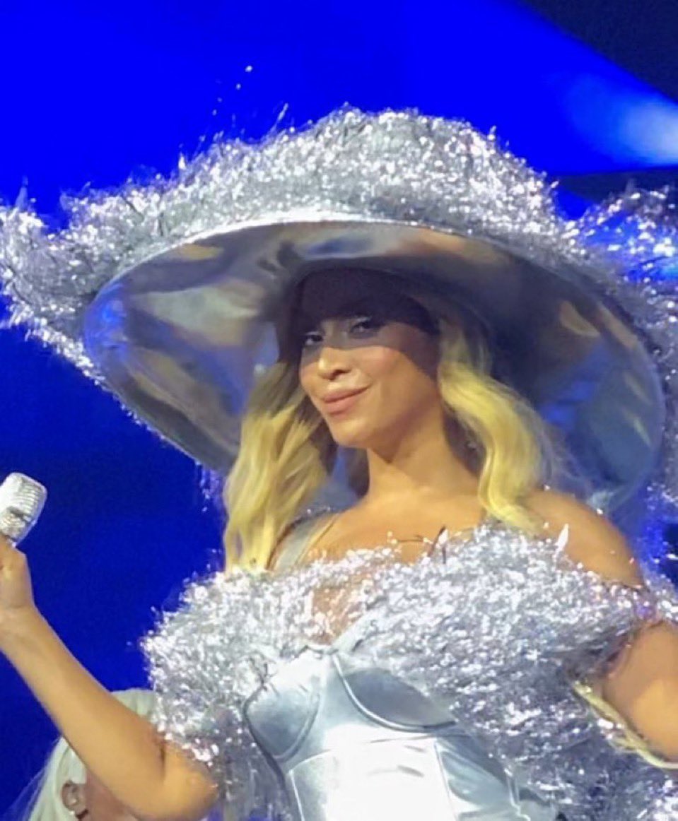 fergyonce's tweet photo. What’s that thing she said at the end of Formation again? https://t.co/cNJofNouHd