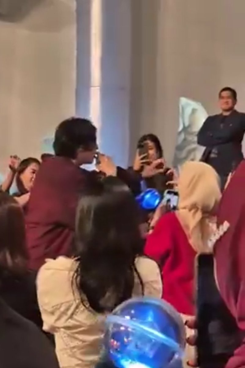 rsmpeb's tweet photo. ini hasil skrinsyut fancam aja 😭 https://t.co/eSf1Zasfqy