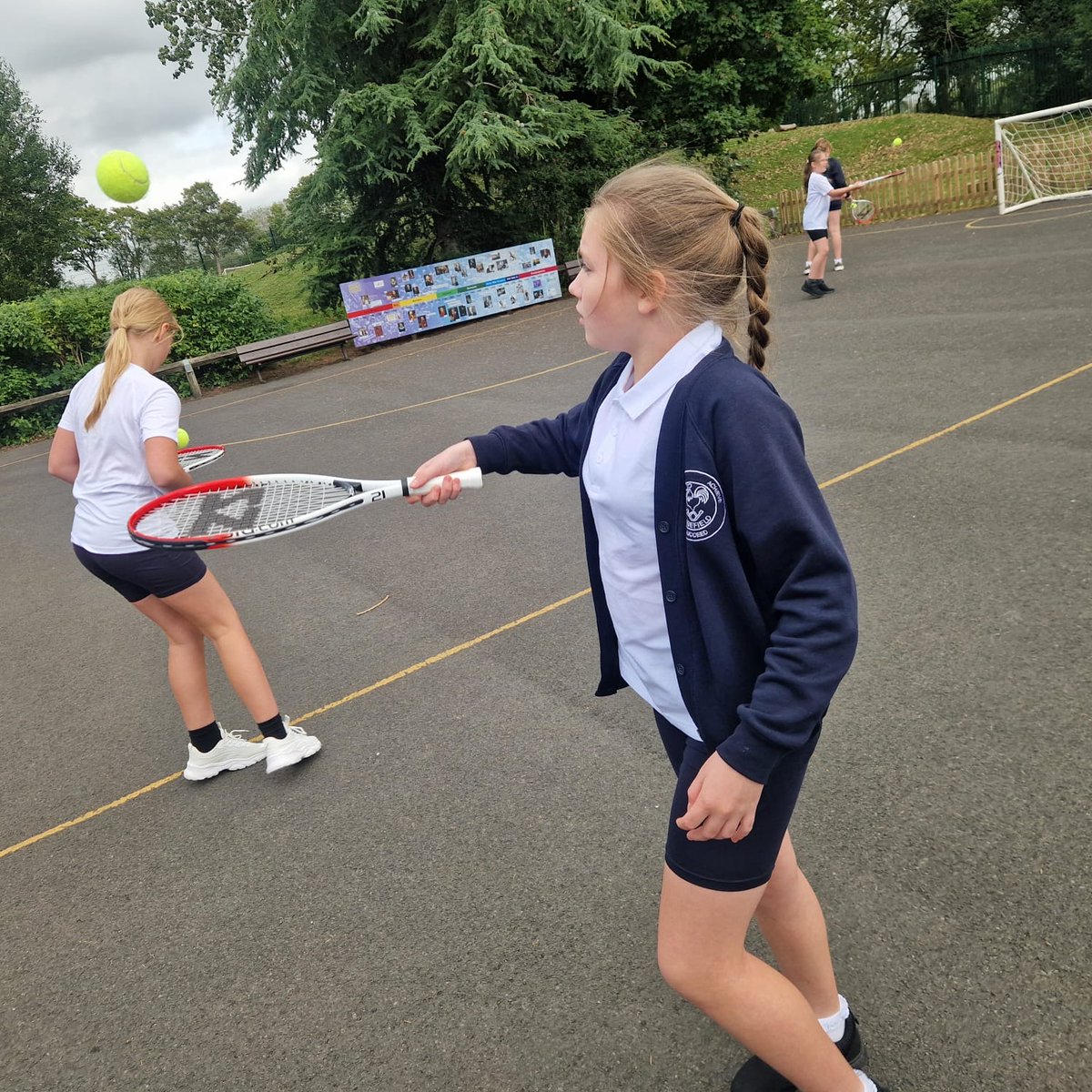 MasefieldCP's tweet photo. A wonderful tennis session with Miss Jones this afternoon 🎾 #learningwalk #believeachievesucceed https://t.co/w98up7e1Bp