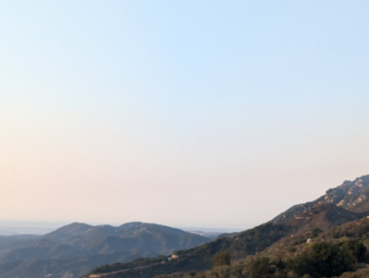 FirewatchDeluz's tweet photo. Again morning looks calm.  Very smokey in the Valleys #Roblarfire https://t.co/92XefEKd83
