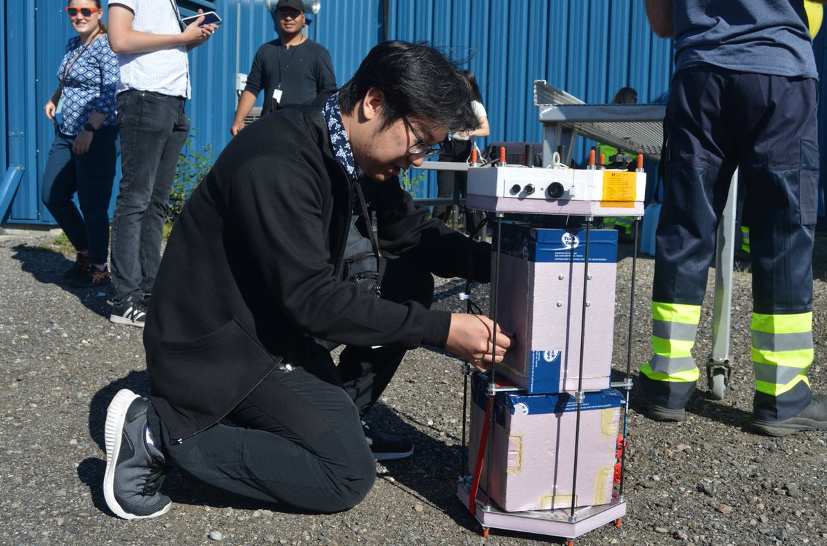 csa_asc's tweet photo. Calling Canadian post-secondary students! Would you like to participate in space research by flying your experiment on board a high-altitude balloon, and gain valuable mission operations experience? 🎈

Applications are open for the 2025 #CANSBX project:
https://t.co/WWAQvtr6mY https://t.co/EZbeyrMfGw