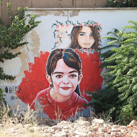 Edirne’de bir duvara Özgecan Aslan’ın yanına Narin Güran portresi eklendi.