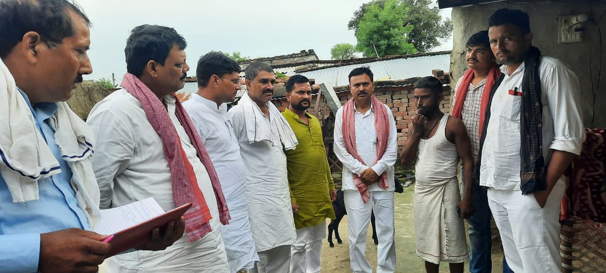 deveshchandrasp's tweet photo. लगातार समाजवादी साथियों के साथ भेडियो के हमले से पीड़ित परिवारों के बीच पहुच कर, उनका दुख साझा किया, उन्हें सांत्वना दी और हमेशा उनके साथ रहने का भरोसा दिलाया
#285विधानसभा_महसी_बहराइच
@yadavakhilesh
@samajwadiparty https://t.co/prOUCpPhhf