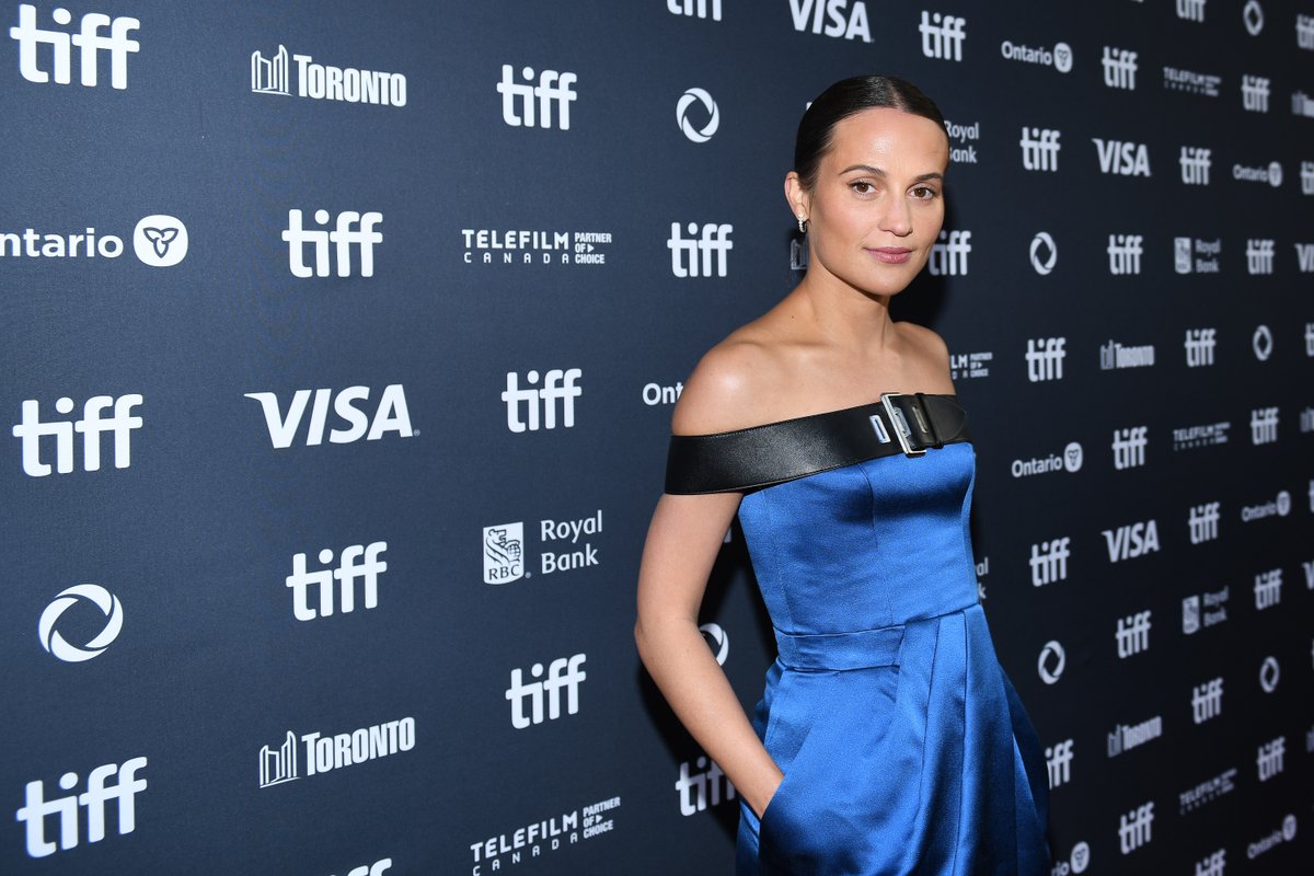 Elizabeth Olsen and Alicia Vikander brought fans dreams to life yesterday at the red carpet for THE ASSESSMENT. ✨

📸: Harold Feng / Getty Images, Olivia Wong / Getty Images