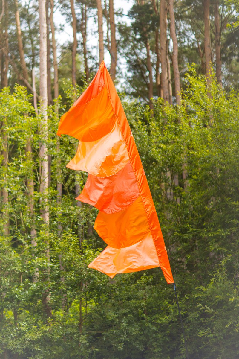 🌱 Our shows are not just about performance; they’re about the way we see the world. Performing outdoors invites us to look at our surroundings with new eyes, finding stories and magic in the everyday. 
How has the urban landscape inspired you?

Photograph by Ian Greenland