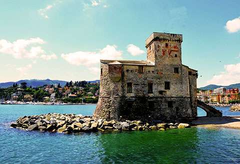 QuaderniViaggio's tweet photo. Un giornata a Rapallo: di Monica Palazzi – Rapallo è un comune di quasi 30.000 abitanti che si trova https://t.co/yHceNDGZP0 https://t.co/LU3uz4sqym