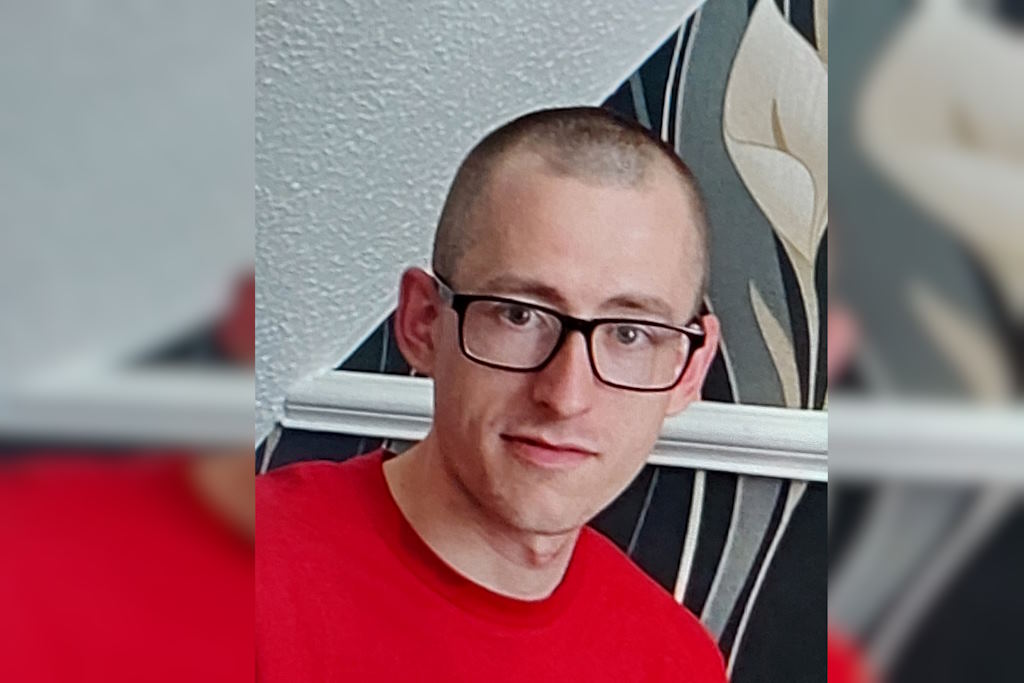 EssexPoliceUK's tweet photo. Officers supported by thermal imaging drones have continued to search for Martyn Richardson, who last seen on the evening of Saturday 24 August.

For information on how to assist with this investigation, visit the website link in the comments section. https://t.co/77AXk3syC5