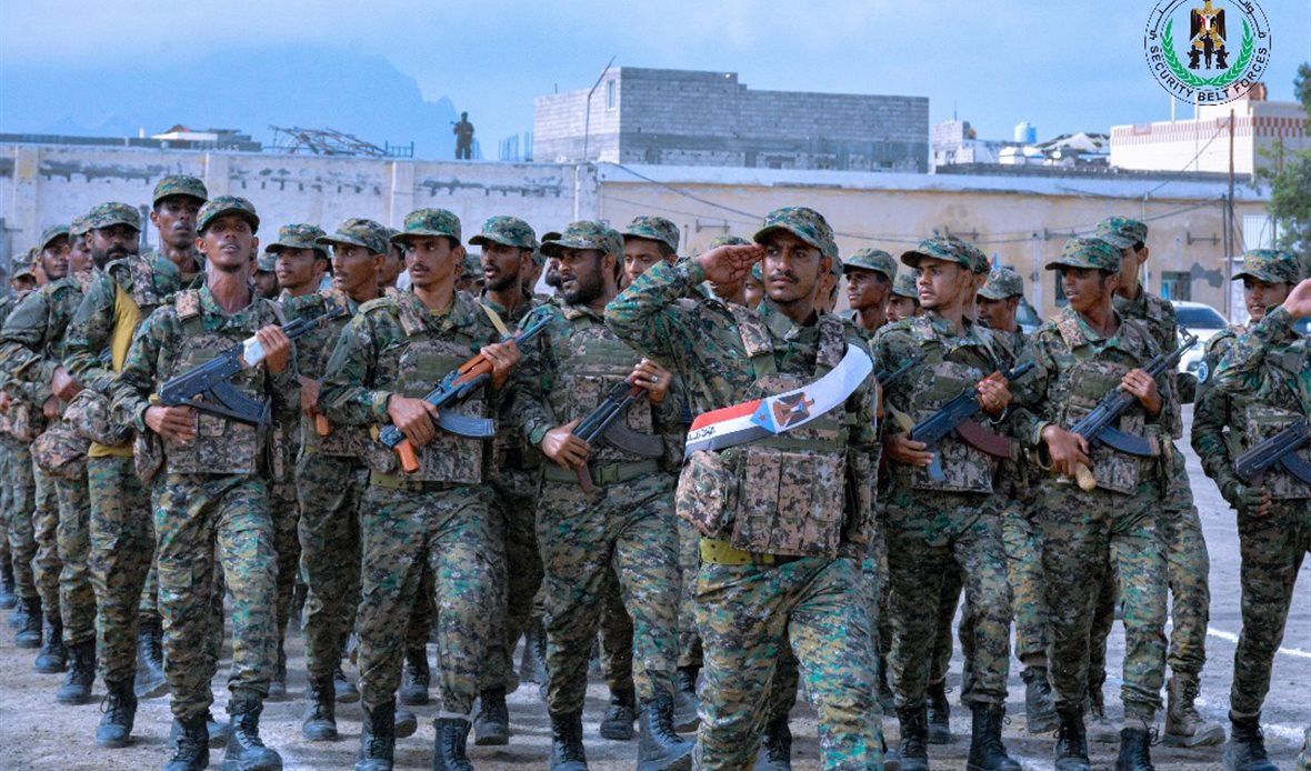 مرحلة اعادة بناء مؤسسات الجنوب يخوضها المجلس الانتقالي بصبر وتحدي وبالذات إعادة بناء المؤسسة الأمنية والعسكرية التي تم تدميرها بشكل ممنهج
وتعد المؤسسة الأمنية الجنوبية الناشئة ركن من أركان بناءالدولة وتتكالب قوئ الارهاب ضدها ولكنها تمنى بفشل ذريع
#الاجهزه_الامنيه_الجنوبيه_فخرنا