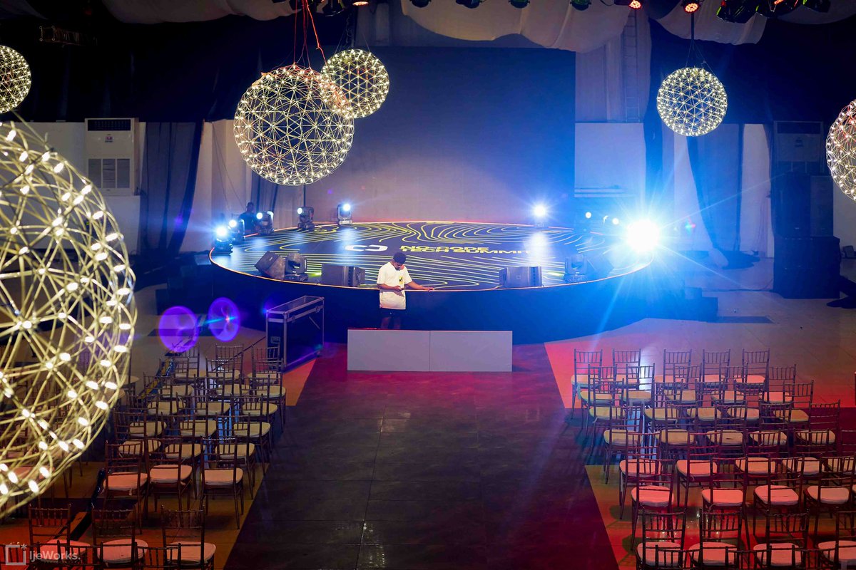 nocodesummit's tweet image. Months later and we still can't get over the amazing hall and stage setup for #NoCodeTechSummit 2.0 🤩🤩! 
If you thought that was impressive, wait until you see what we have in store for 3.0... 
Let's just say it's going to be BIGGER and BETTER! 😇