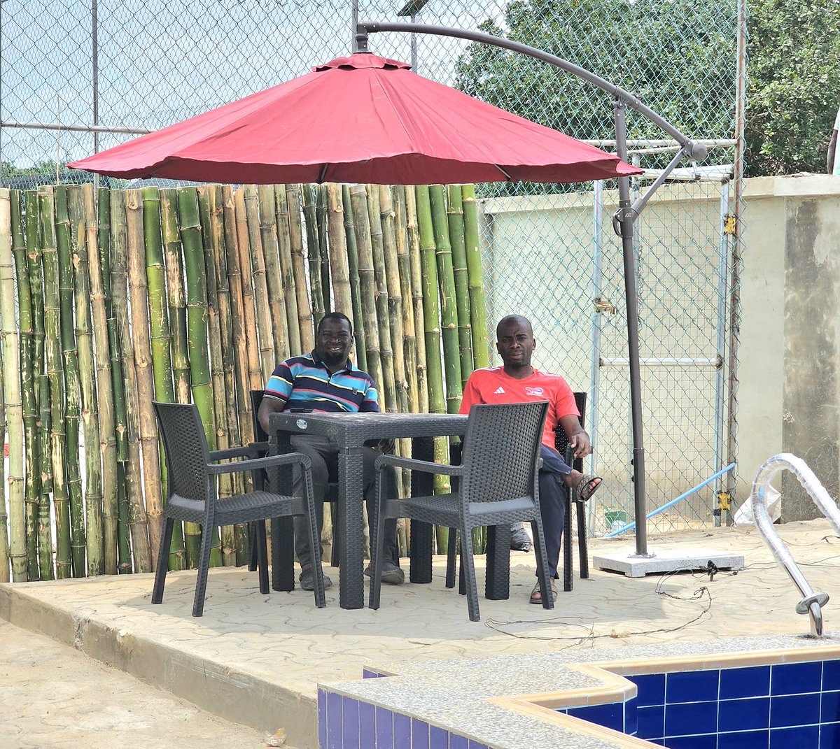 musbauceo's tweet image. Chilling @zeemsarena Asumo Pool Area with my blood, Architect Kazeem Shola Olaniyi and his Carzimarc Construction Team #OffaTuntun #VisitOffa #Tourism #Recreation