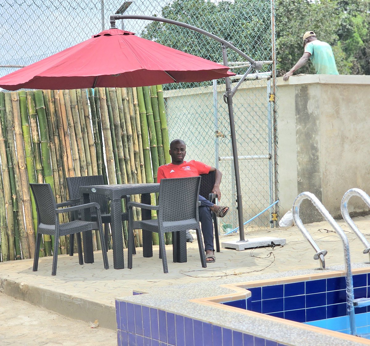 musbauceo's tweet image. Chilling @zeemsarena Asumo Pool Area with my blood, Architect Kazeem Shola Olaniyi and his Carzimarc Construction Team #OffaTuntun #VisitOffa #Tourism #Recreation