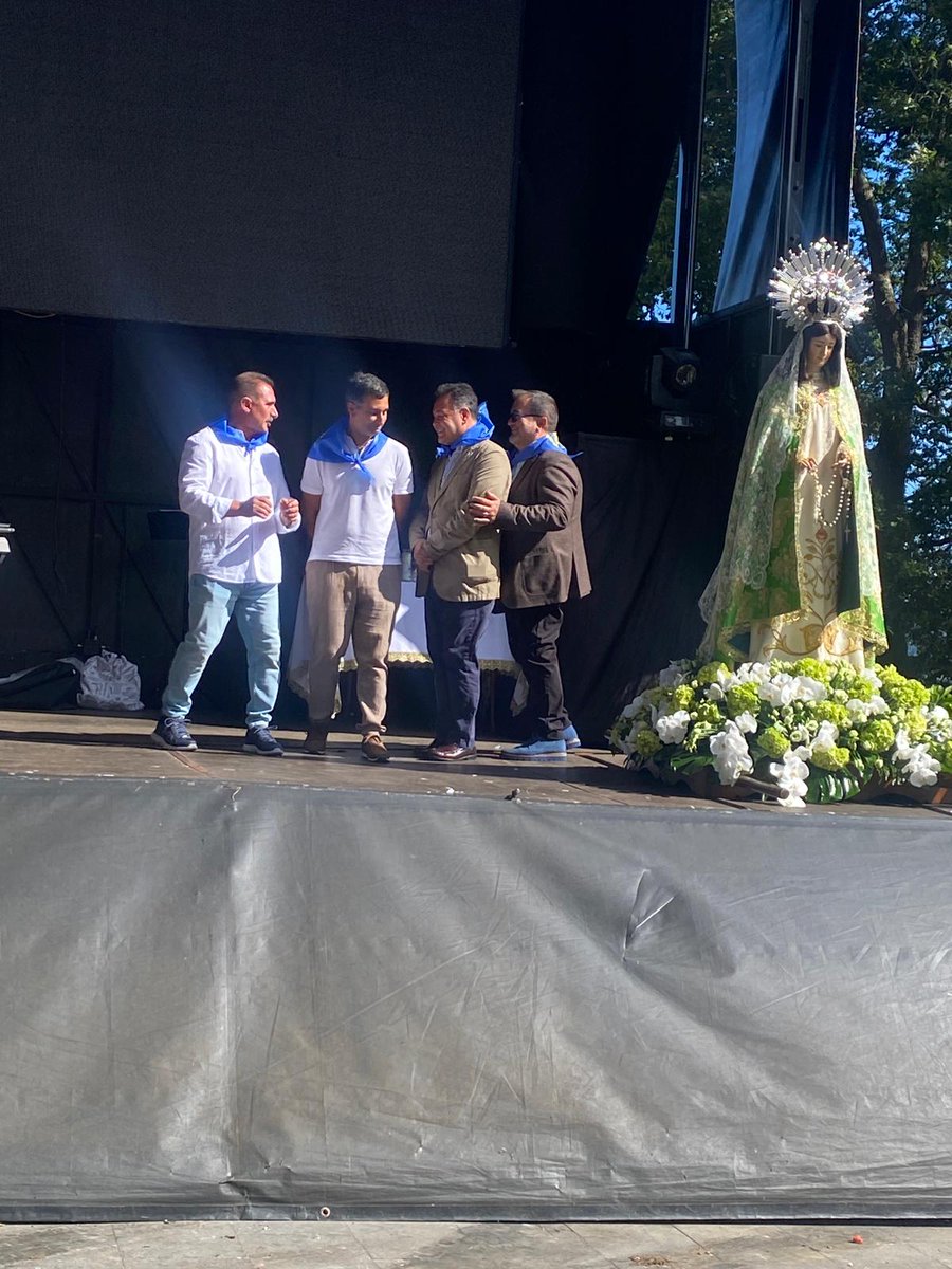 Asoc_Intervalo's tweet photo. Ayer disfrutamos de un gran día en El Carbayu, pregoneando las fiestas y disfrutando de las actuaciones programadas.
Tras el periodo estival, culminado con este acto, toca retomar la actividad de la asociación. Próximamente os contaremos novedades. https://t.co/jdDaPavUdL