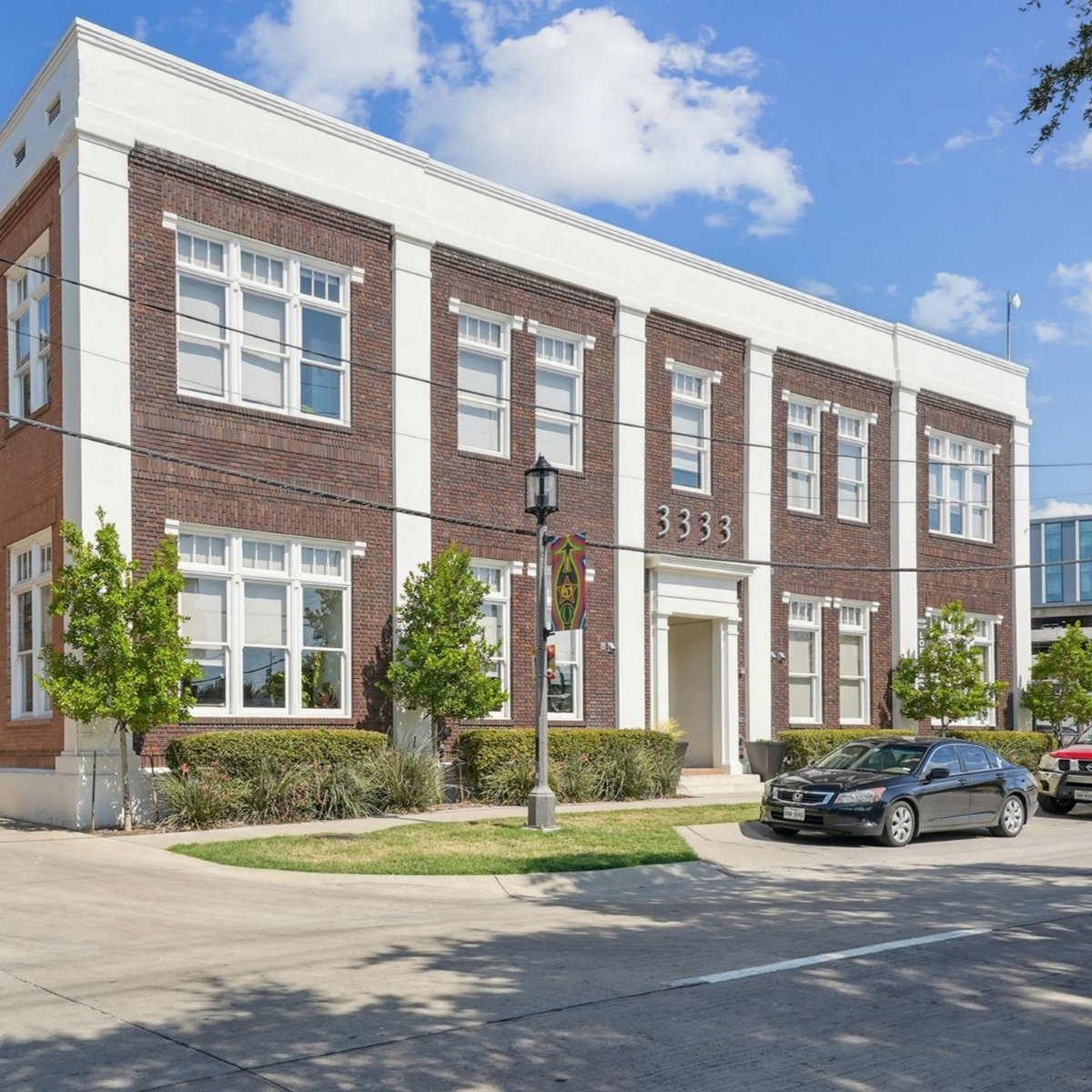 DeepEllumLofts's tweet photo. We currently have availability at 3333 Elm Street Lofts! Units 03, 18, and 19 are available, so if you're looking for a place to call home, visit our website https://t.co/LlAKe05sev to learn more! 🏠️ https://t.co/nNVG2PAdJx