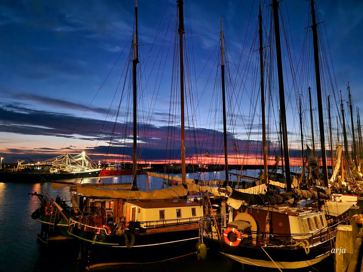 ArjaKastelein's tweet photo. #mooieluchten #wolkenlucht #zonsondergang #dutchsunset in #Harlingen #nieuwewillemshaven https://t.co/nVEsiH9Flh