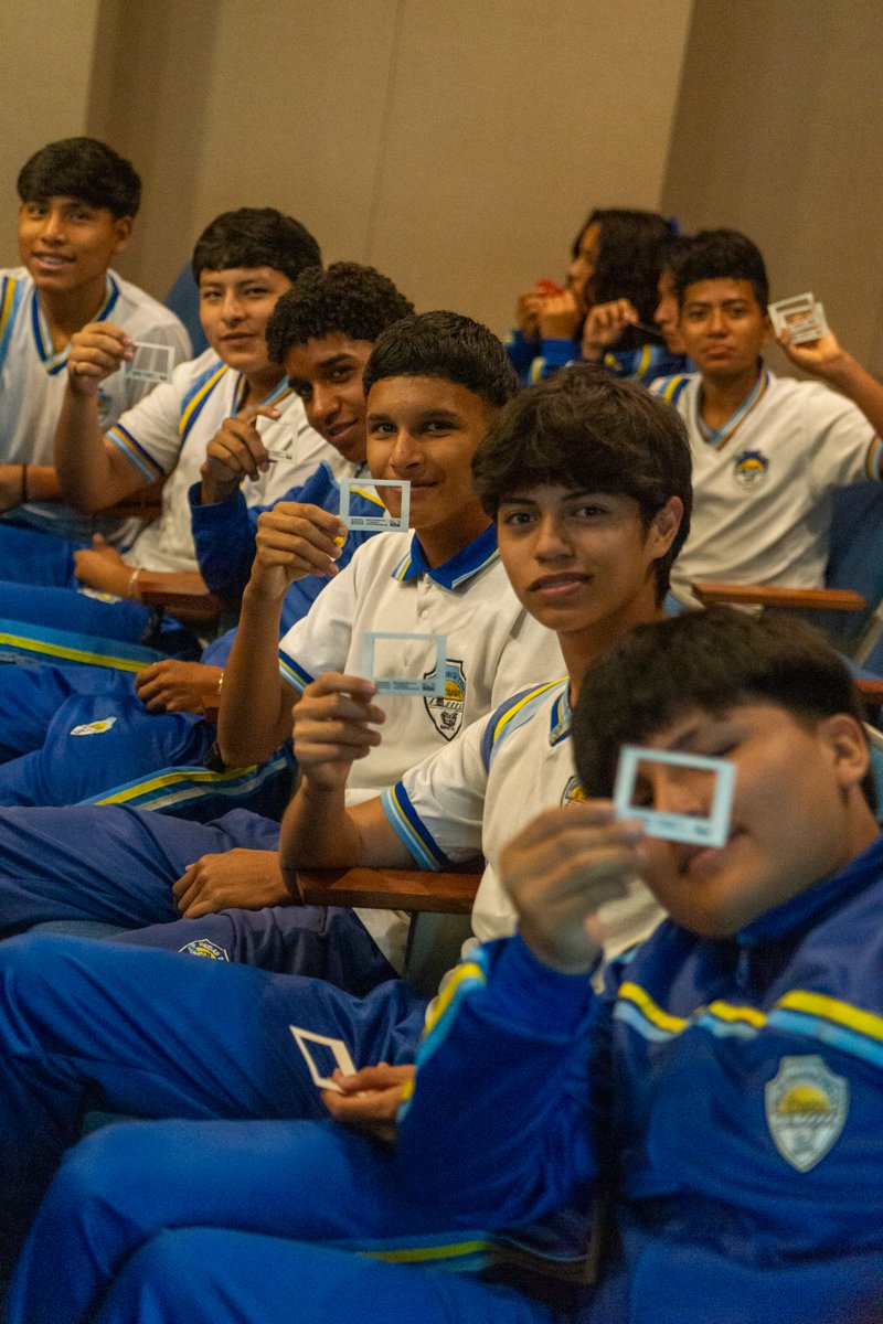 CiudadAlfaroEc's tweet photo. El Museo Centro Cultural Manta desarrolló la charla 'La fotografía es fácil', impartida por Leiberg Santos, con el fin de incentivar a los estudiantes de colegios a desarrollar el arte de la fotografía a través de foto clubes.

1/2 https://t.co/OlXTObuXP4