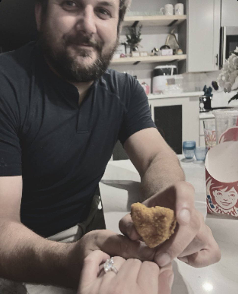 PamEllaDubs's tweet photo. @Wendys heart shape nuggs for the win! 
Next stop: the wedding 🥰 @HarkinSauce 

#wendys #spicynuggs #saucy #love https://t.co/0Nga4Fytw9
