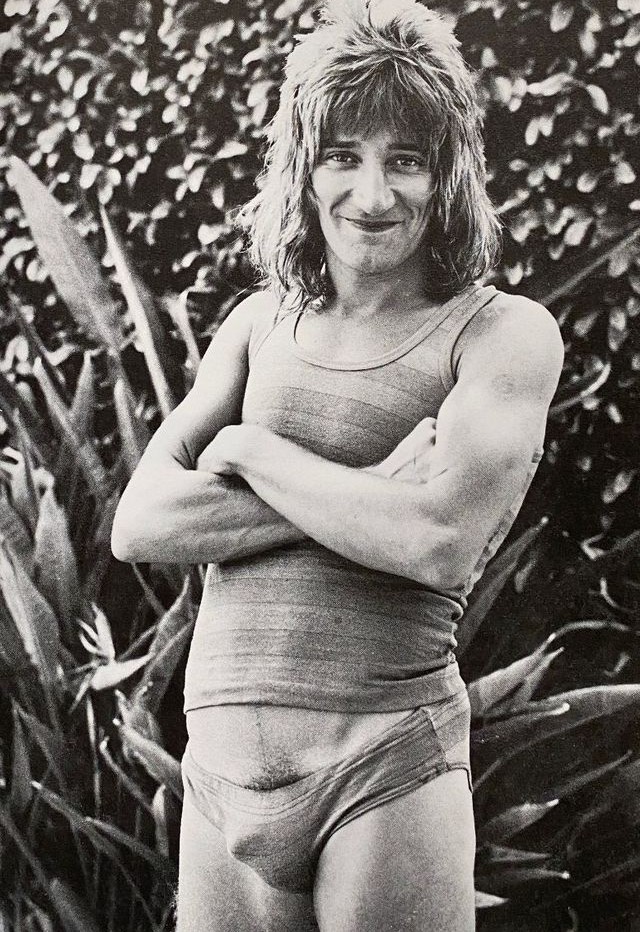 Rod Stewart is trending, so here is a photo of Rod with Ernie from Sesame Street in his undercrackers.